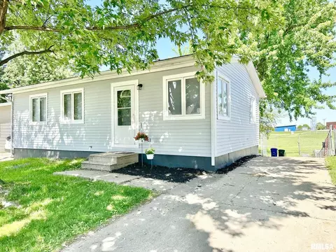 5525 N Gaines St, Davenport, IA 52806