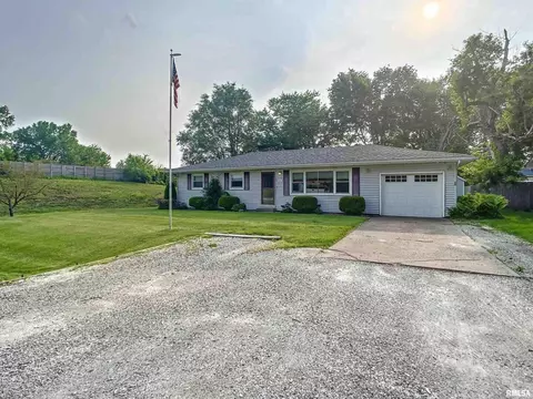 3917 15th St #B, Moline, IL 61265