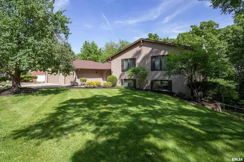 14 Velie Dr, Moline, IL 61265
