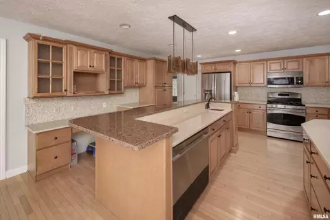 14 Velie Dr, Moline, IL 61265 photo 7