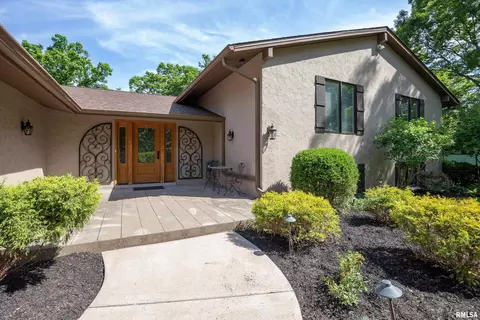14 Velie Dr, Moline, IL 61265 photo 3