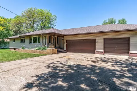 207 Mckinley St, Hooppole, IL 61258