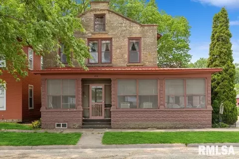 812 River St, Sabula, IA 52070