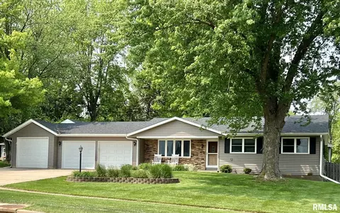 5198 Crow Creek Rd, Bettendorf, IA 52722