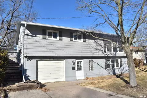 1734 E Pleasant Ct, Davenport, IA 52803