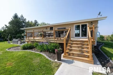 4241 180th St, Clinton, IA 52732