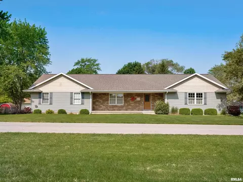 809 S Illinois St, Geneseo, IL 61254