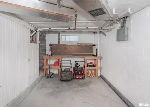 1325 27th St, Moline, IL 61265 photo 31