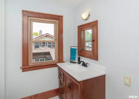 1325 27th St, Moline, IL 61265 photo 36