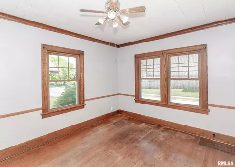 1325 27th St, Moline, IL 61265 photo 8