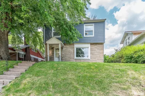 2522 Middle Rd, Davenport, IA 52803