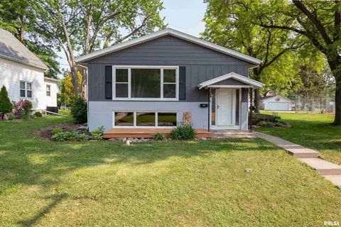 1435 26th Ave, Moline, IL 61265