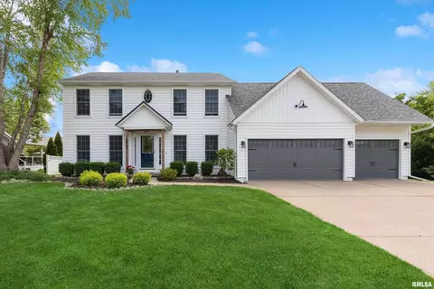 2023 E 32nd St, Davenport, IA 52807