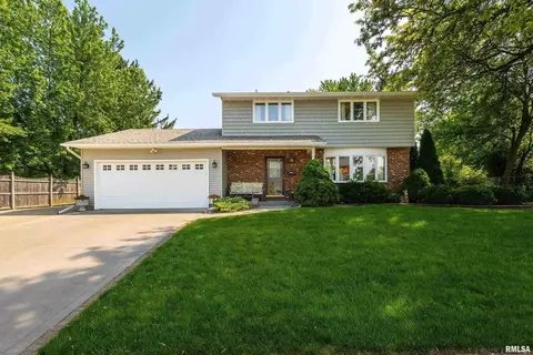 2511 E 34th Street Ct, Davenport, IA 52807