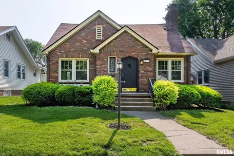3017 Grand Ave, Davenport, IA 52803