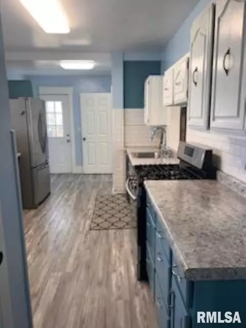 1186 26th St, Moline, IL 61265 photo 3