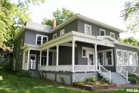 20 River Dr, Bettendorf, IA 52722