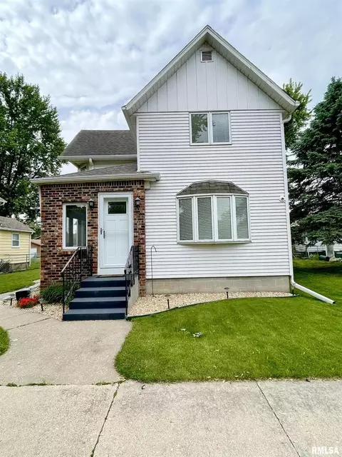 331 4th Ave N, Clinton, IA 52732