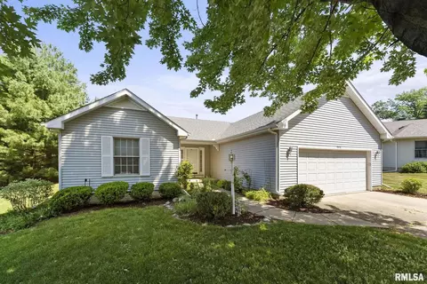 2312 Highland Park Ct, Davenport, IA 52803