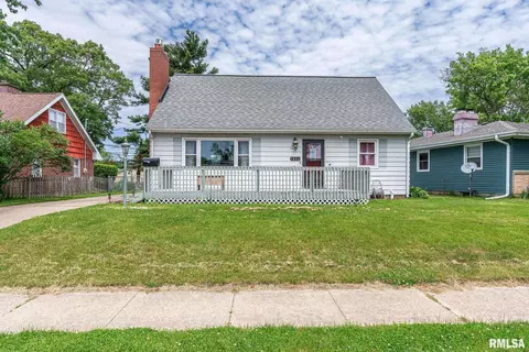 1406 3rd St, Camanche, IA 52730