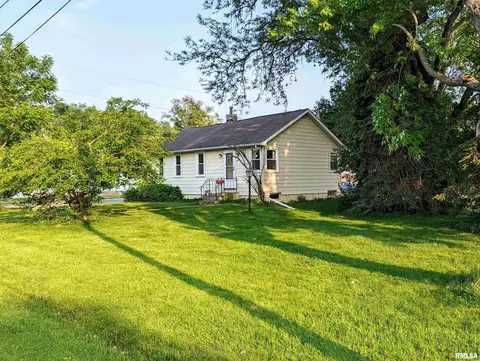 412 8th Ave, Silvis, IL 61282 photo 3