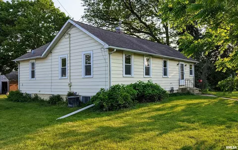 412 8th Ave, Silvis, IL 61282