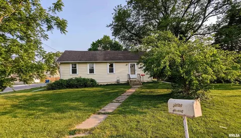 412 8th Ave, Silvis, IL 61282 photo 2
