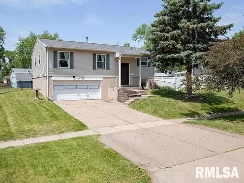 3116 18th St, Bettendorf, IA 52722