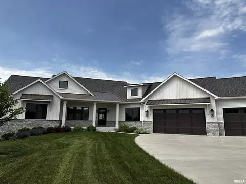 5606 Willmeyer Dr, Bettendorf, IA 52722 photo 1