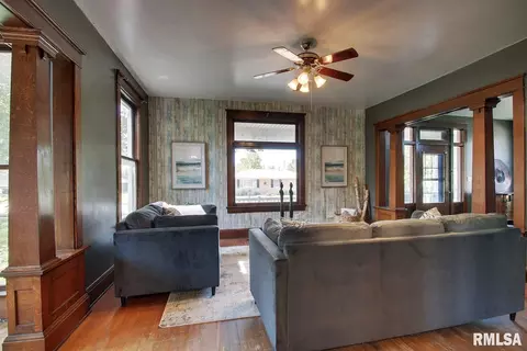 317 W Collins St, Mendon, IL 62351 photo 6