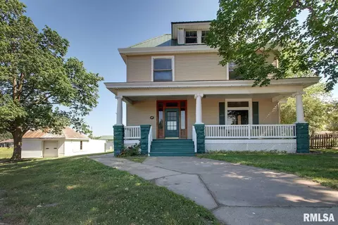317 W Collins St, Mendon, IL 62351 photo 4
