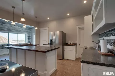 317 W Collins St, Mendon, IL 62351 photo 10