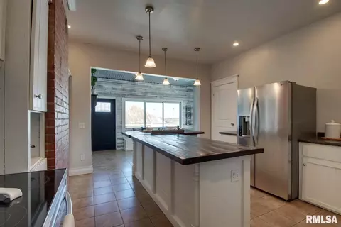317 W Collins St, Mendon, IL 62351 photo 9