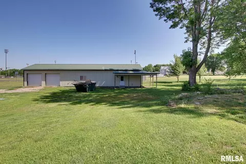 317 W Collins St, Mendon, IL 62351 photo 3