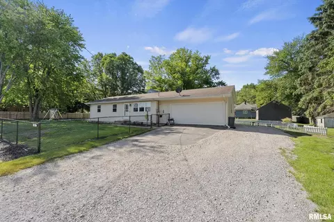 402 NW 6th St, Aledo, IL 61231
