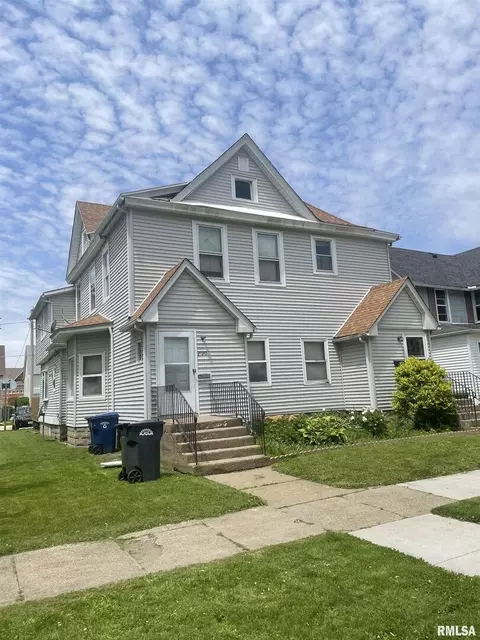 2120 Roosevelt St, Clinton, IA 52732