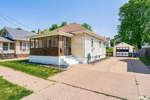 1007 Sycamore St, Muscatine, IA 52761