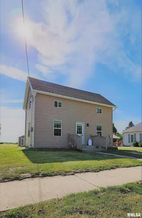 1414 18th St, Viola, IL 61486