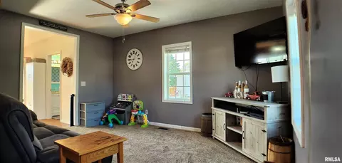 1414 18th St, Viola, IL 61486 photo 2
