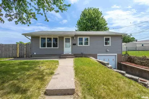 2015 N Birchwood Ave, Davenport, IA 52804