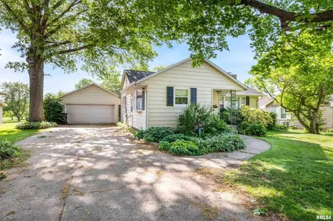 119 N Stewart St, Geneseo, IL 61254