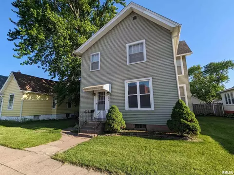 235 6th Ave N, Clinton, IA 52732