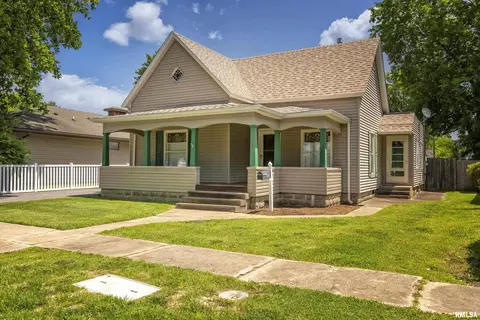 212 N 12th St, Herrin, IL 62948
