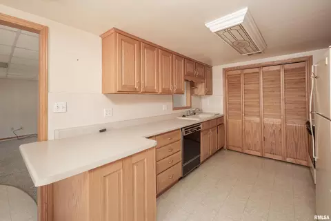 2403 11th St, Silvis, IL 61282 photo 15