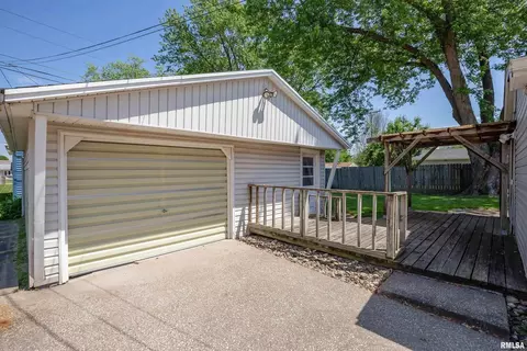 2403 11th St, Silvis, IL 61282 photo 5