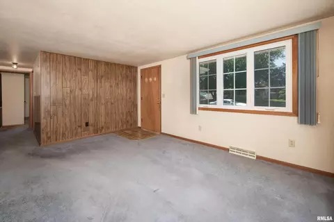 2403 11th St, Silvis, IL 61282 photo 16