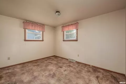 2403 11th St, Silvis, IL 61282 photo 24