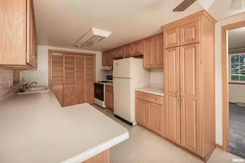 2403 11th St, Silvis, IL 61282 photo 14