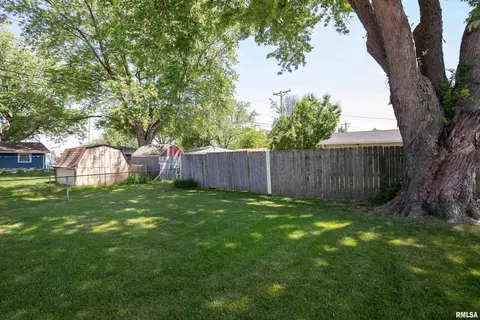 2403 11th St, Silvis, IL 61282 photo 6