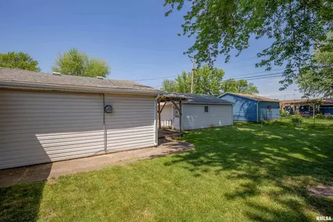 2403 11th St, Silvis, IL 61282 photo 8